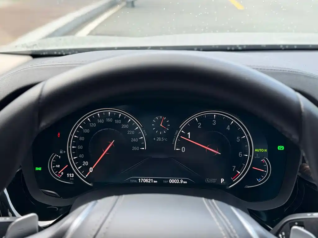 BMW 5 Series — миниатюра 9