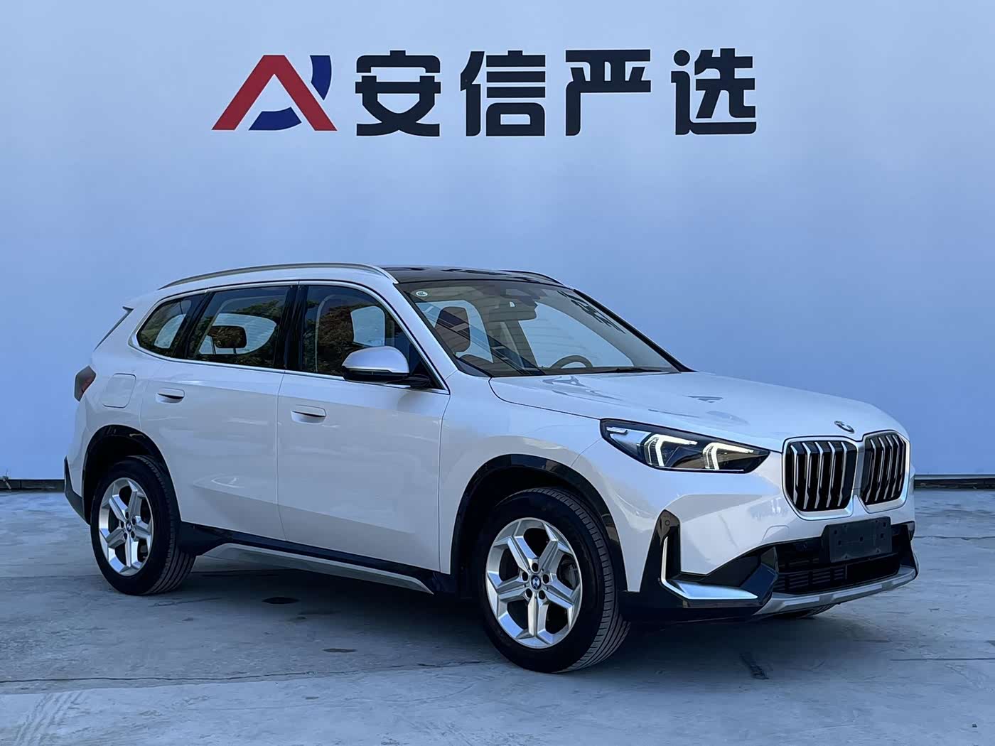 BMW X1 1.5 л 2023 г. Белый, пробег 27000 км
