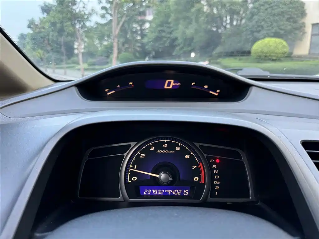 Honda Civic — миниатюра 9