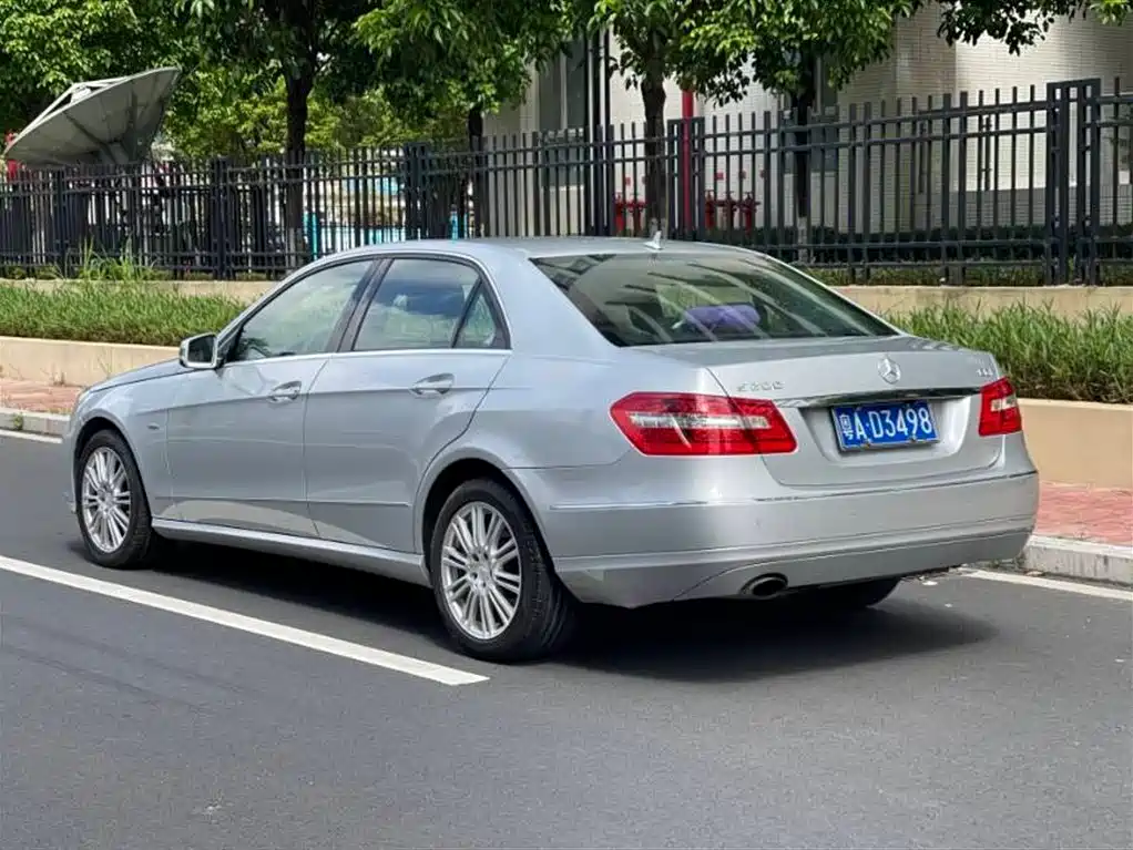 Mercedes-Benz E-Class E 2010 E 200 CGI