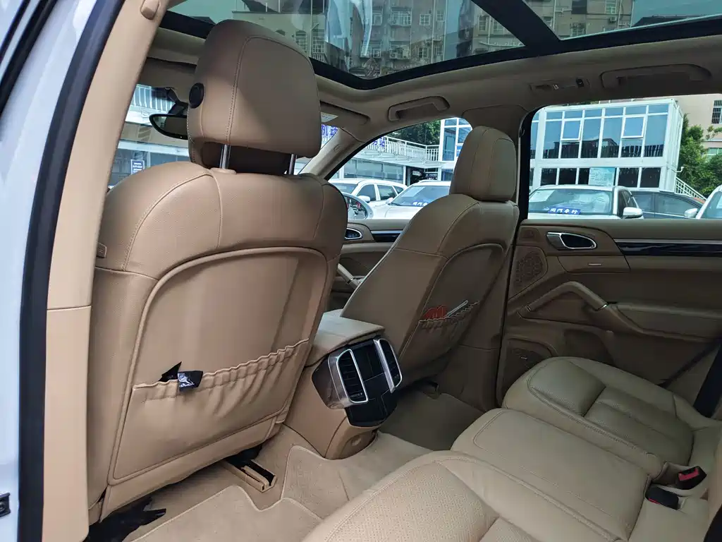 Porsche Cayenne — миниатюра 16