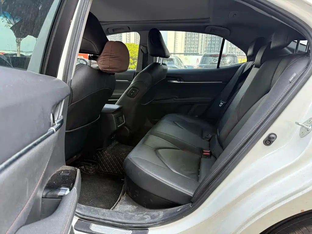 Toyota Camry — миниатюра 7