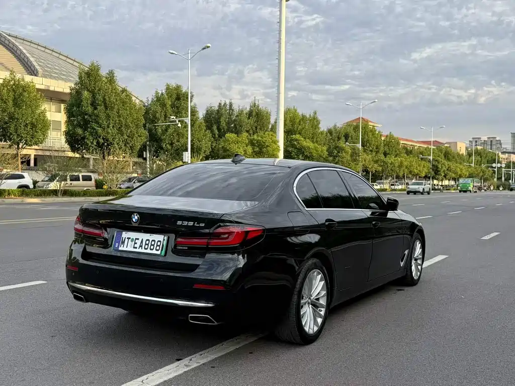 BMW 5 Series New Energy — миниатюра 7