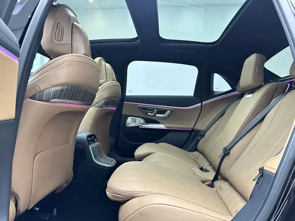 Mercedes-Benz E-Class — миниатюра 10