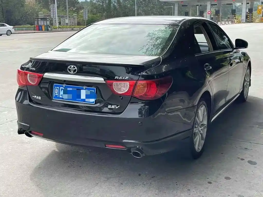 Toyota Reiz — миниатюра 4