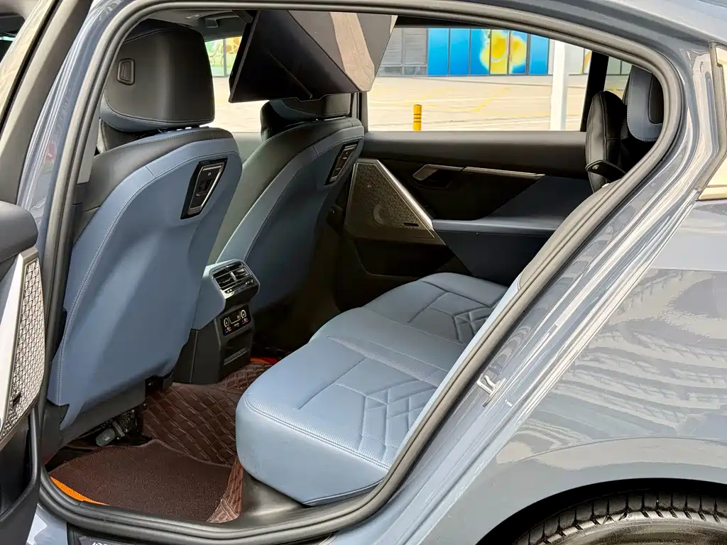 BMW 5 Series — миниатюра 7