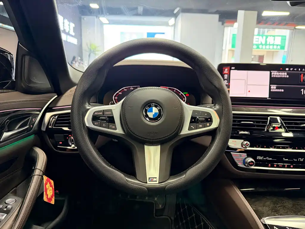 BMW 5 Series — миниатюра 8