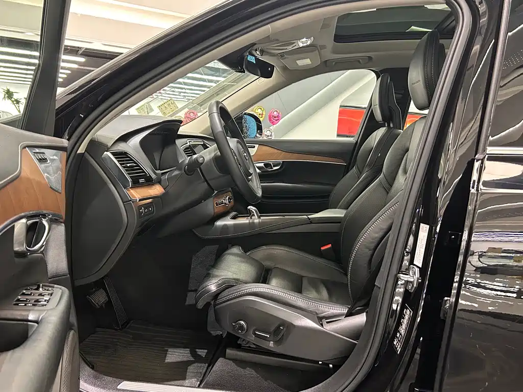 VOLVO XC90 PLUG IN HYBRID