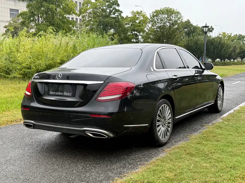 Mercedes-Benz E-Class — миниатюра 7