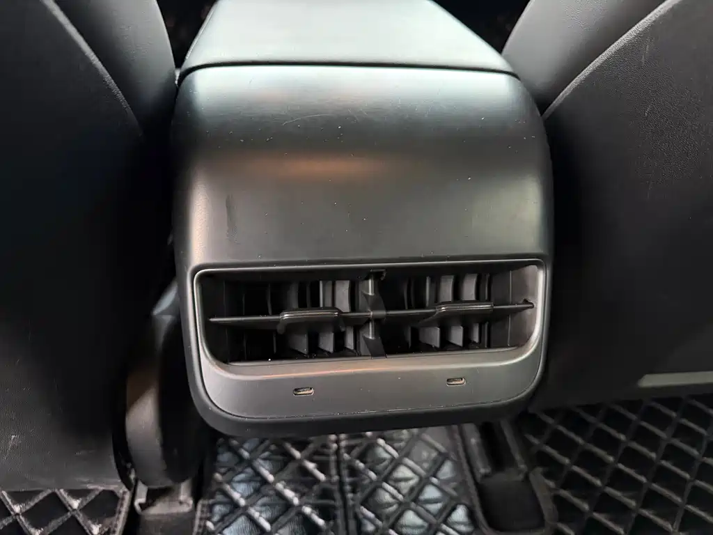Tesla Model 3 — миниатюра 8