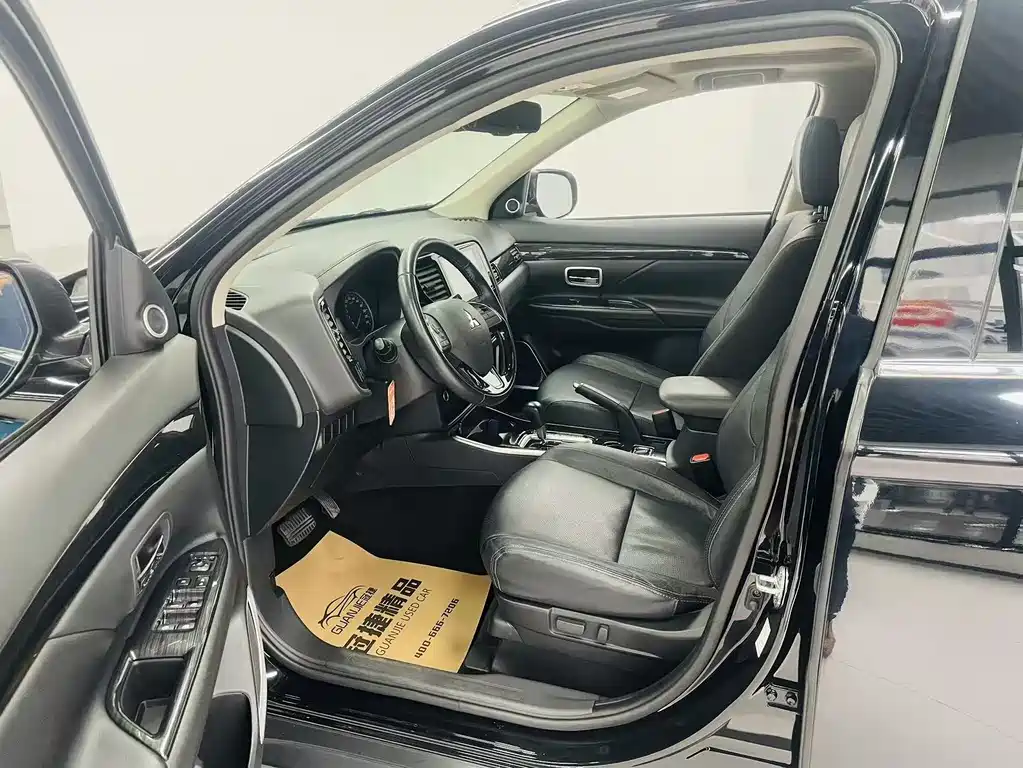 MITSUBISHI OUTLANDER