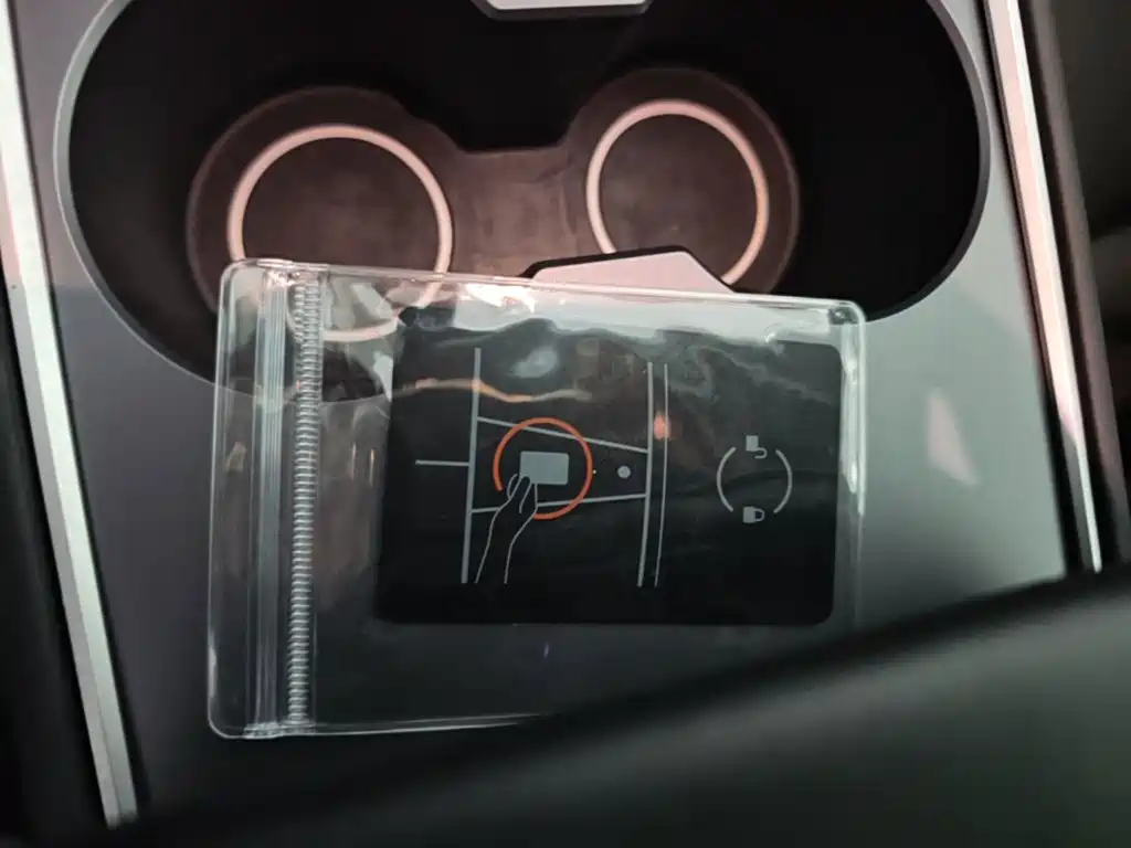 Tesla Model Y — миниатюра 9
