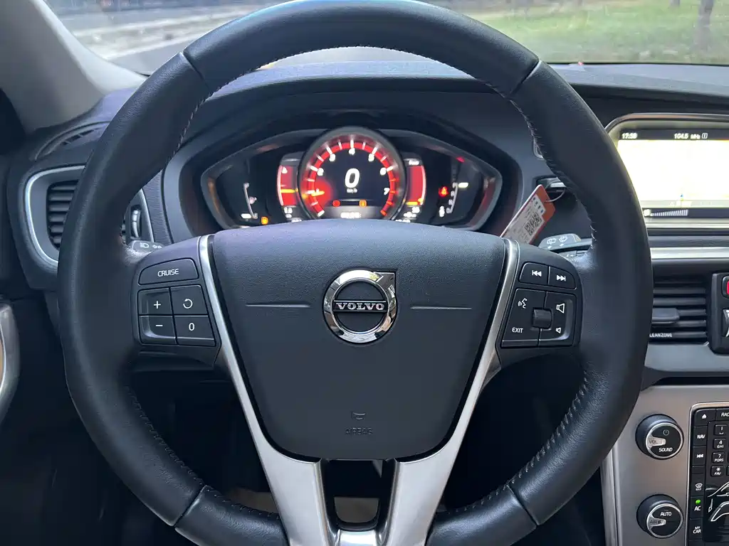 Volvo V40 — миниатюра 13