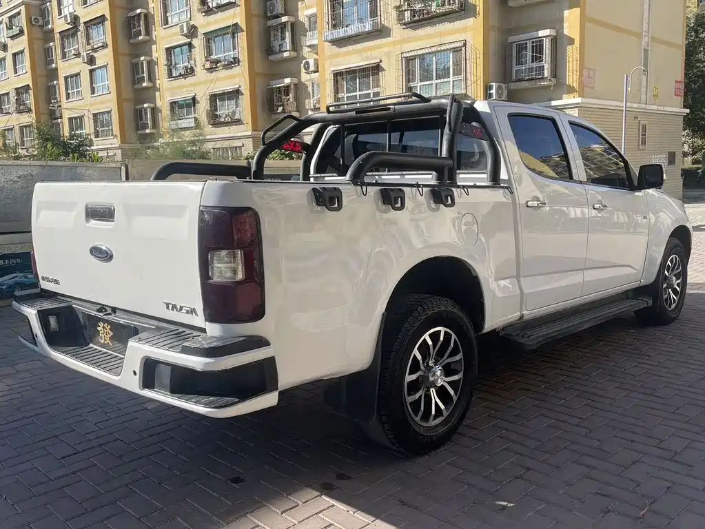 Isuzu TAGA Daga — миниатюра 6