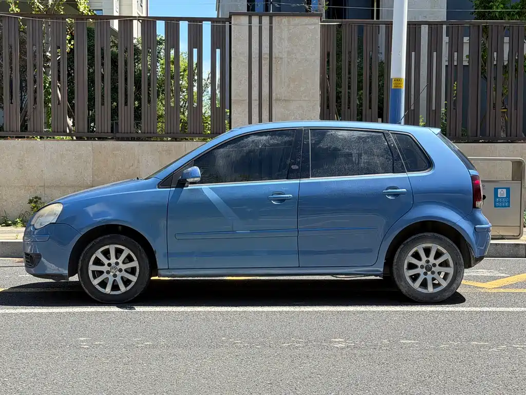 Volkswagen Polo 08 1.4 MT