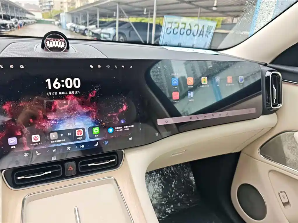 AITO ASK THE WORLD M8