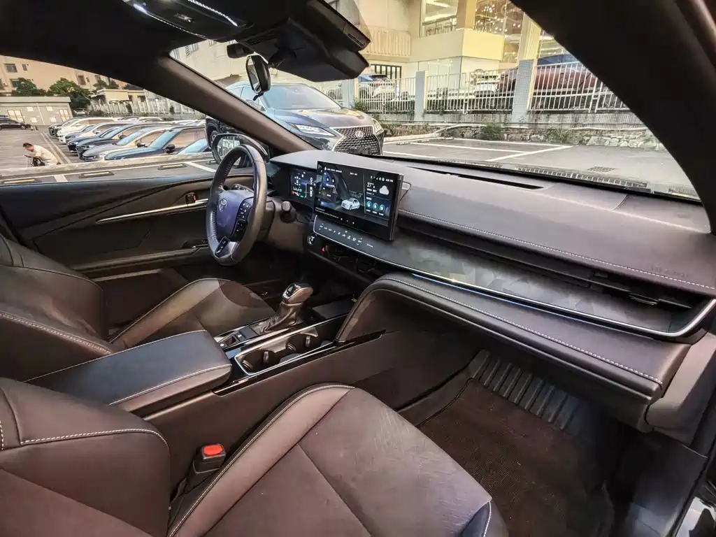 Toyota Camry — миниатюра 18