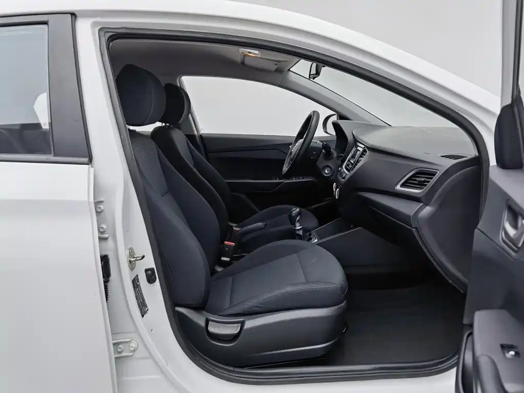 Hyundai Verna — миниатюра 23