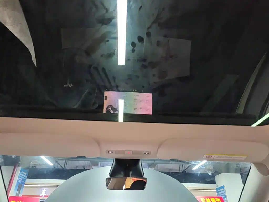 Tesla Model Y — миниатюра 18