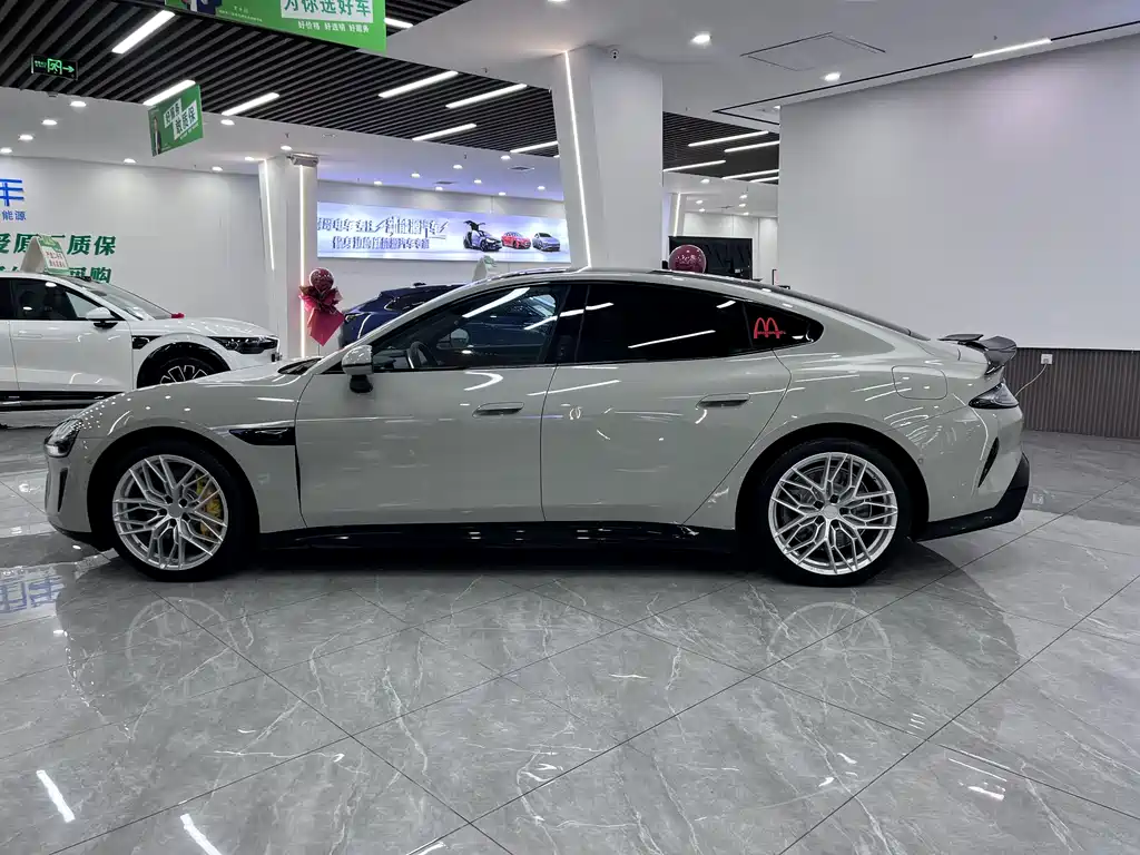 XIAOMI CAR XIAOMI SU7