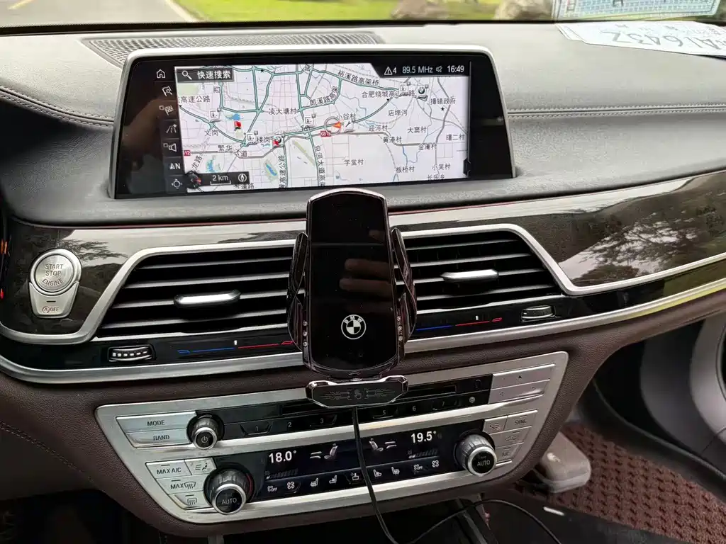 BMW 7 Series — миниатюра 17