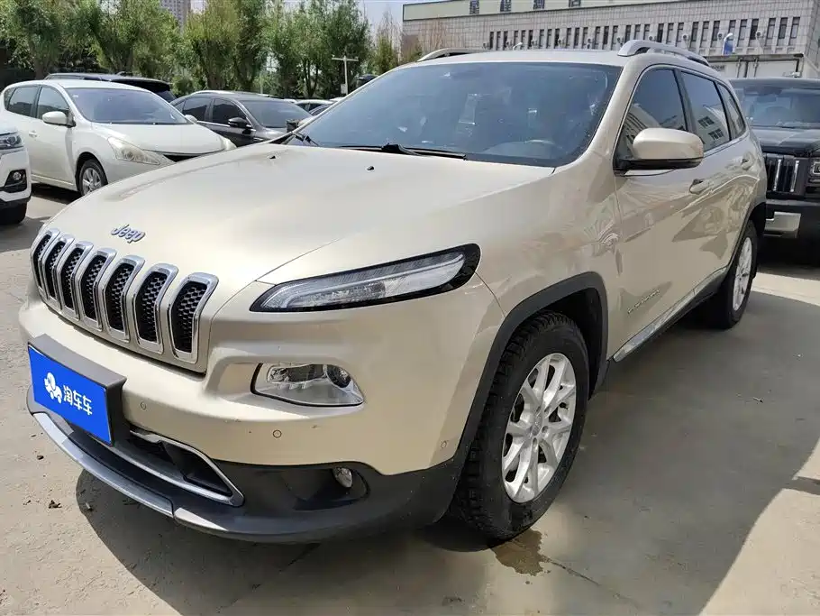 Купить Jeep Cherokee