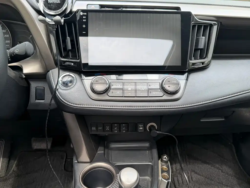 Toyota RAV4 — миниатюра 12