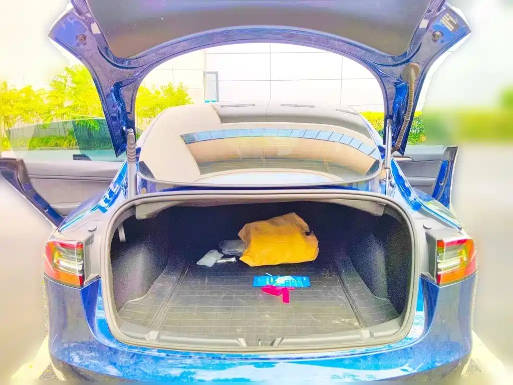 Tesla Model 3 — миниатюра 15