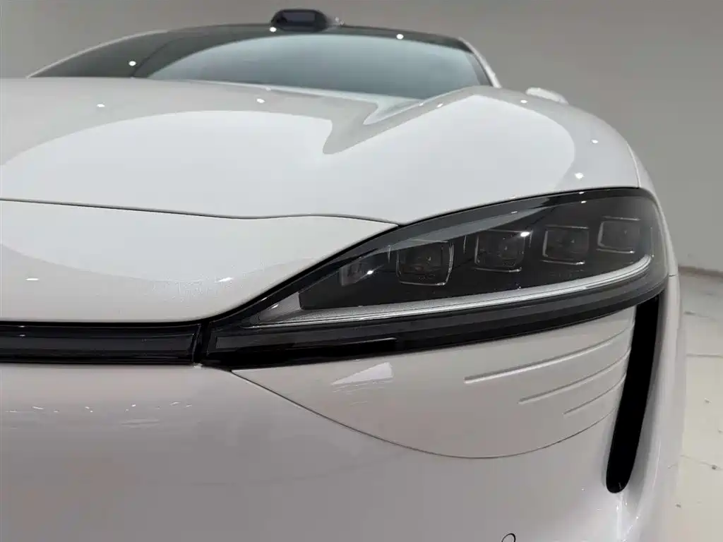 AITO WISDOM WORLD R7