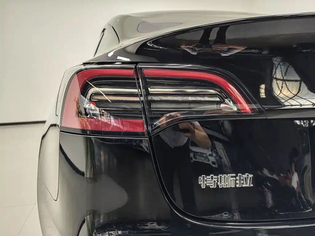 Tesla Model 3 — миниатюра 12