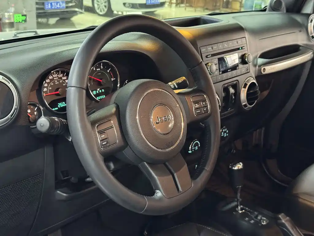 Jeep Wrangler — миниатюра 10