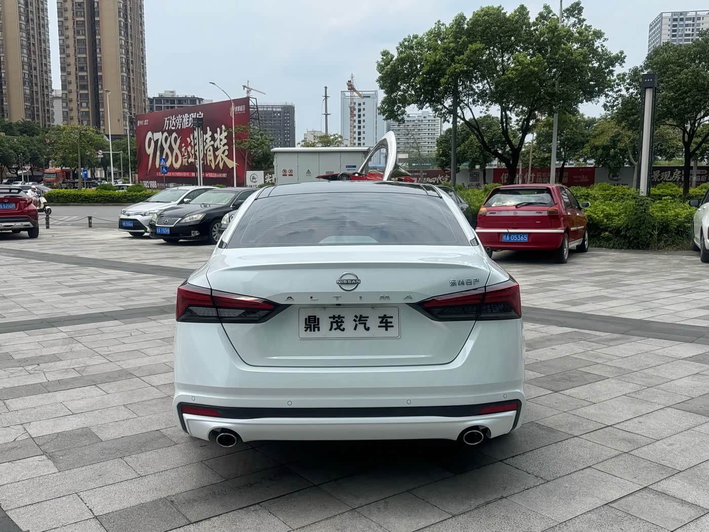 Nissan Teana 2.0 л 2024 г. Белый, пробег 7000 км