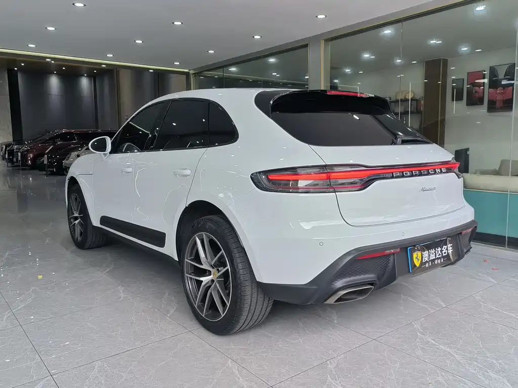 Porsche Macan — миниатюра 16
