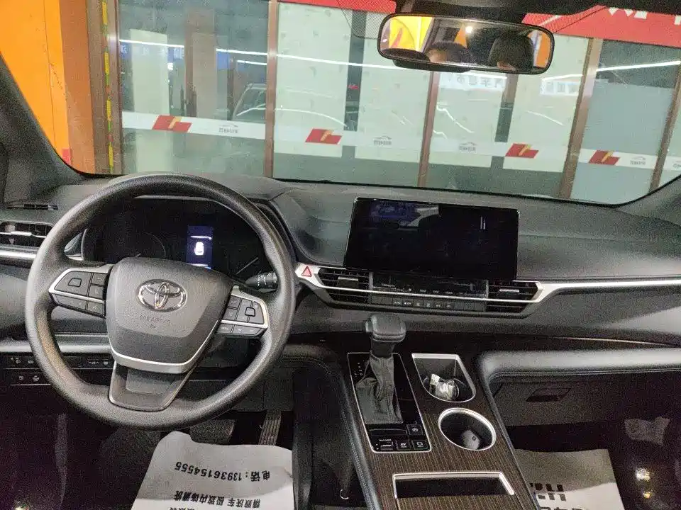 Toyota Granvia — миниатюра 7