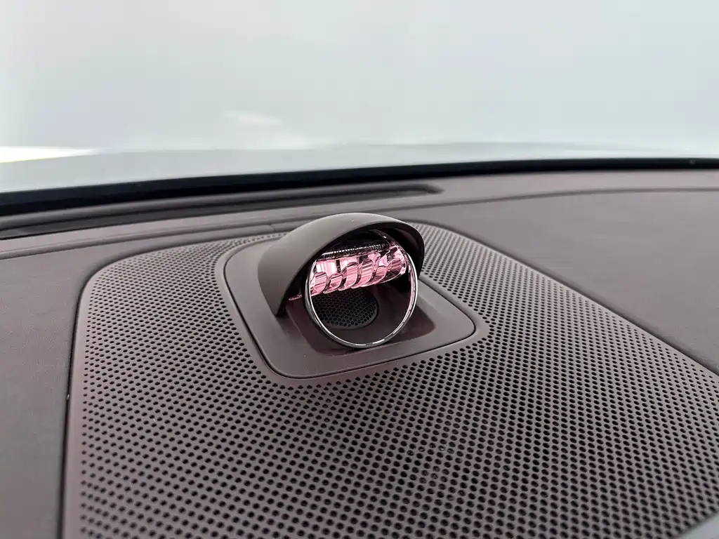 AITO ASK THE WORLD M8