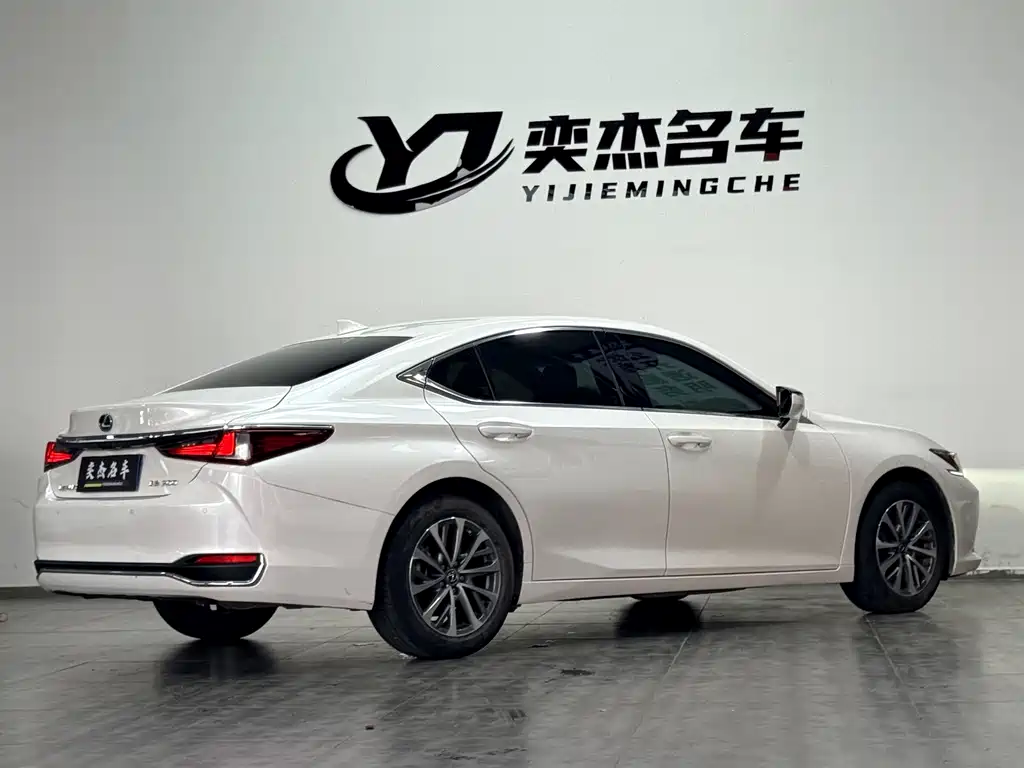 Lexus ES — миниатюра 7