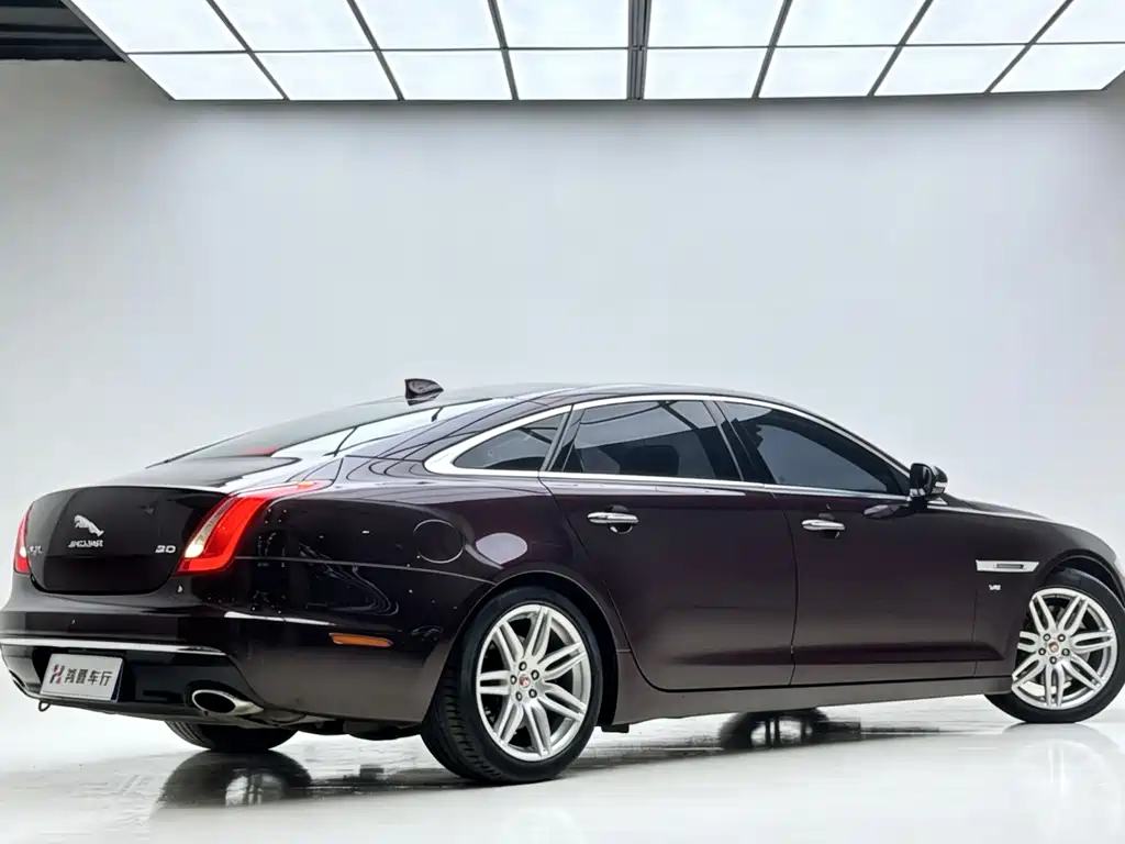Jaguar XJ — миниатюра 4
