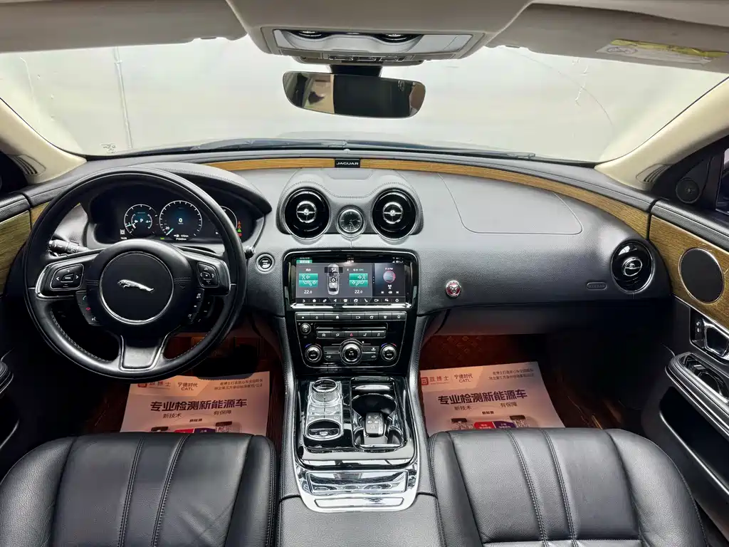 Jaguar XJ — миниатюра 9