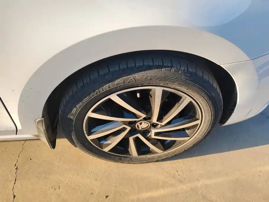 Skoda Rapid Spaceback — миниатюра 6