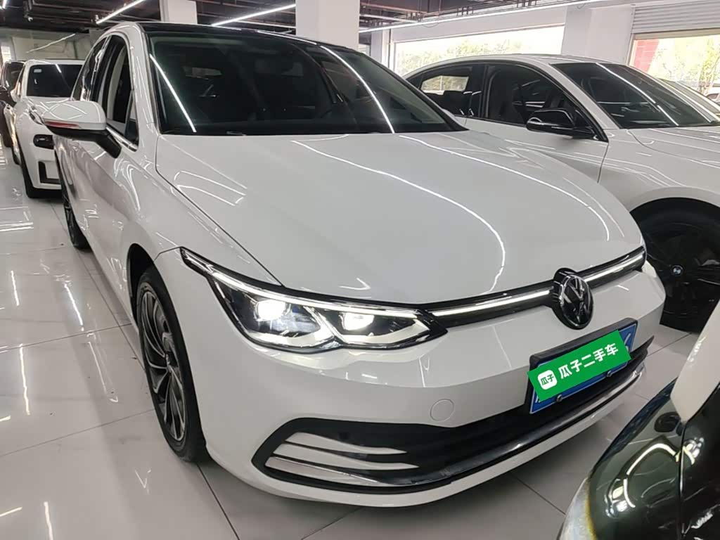 Volkswagen Golf 1.4 л 2023 г. Белый, пробег 600 км