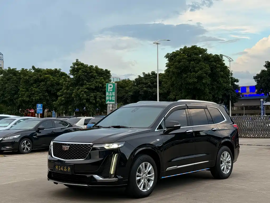 CADILLAC XT6