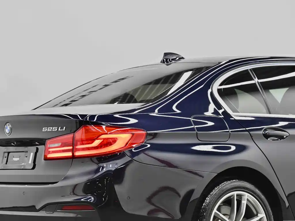 BMW 5 Series — миниатюра 20