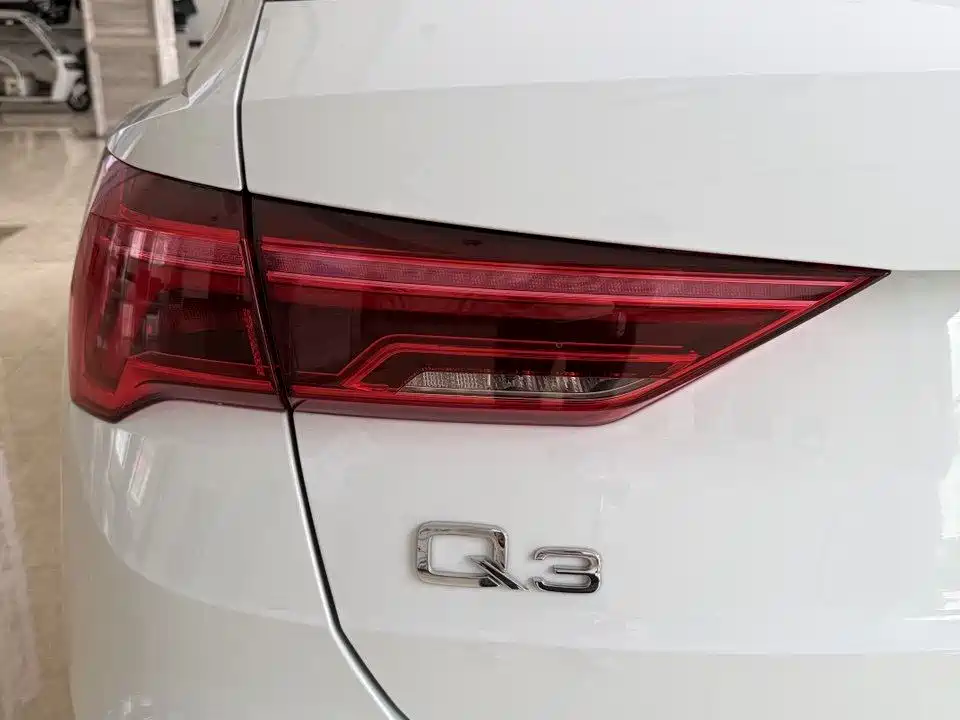 Audi Q3 2023 35 TFSI (1.4T)