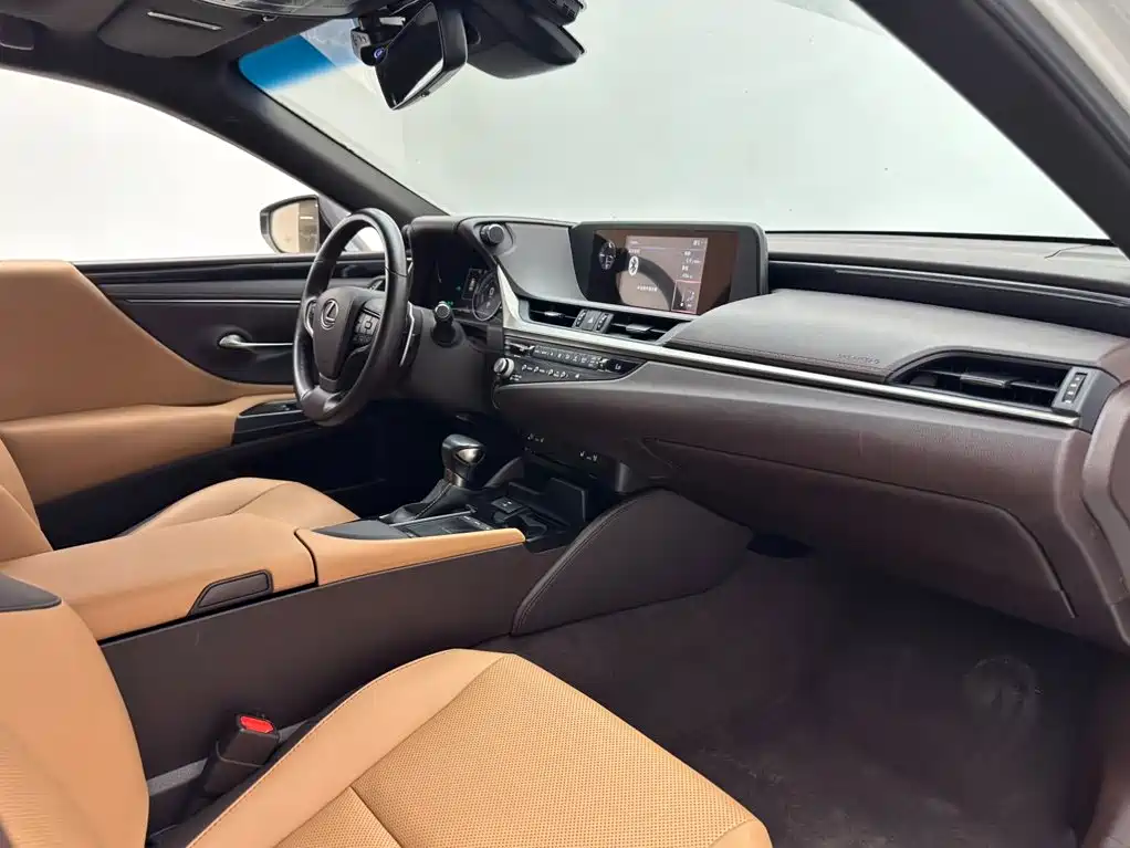 Lexus ES — миниатюра 11
