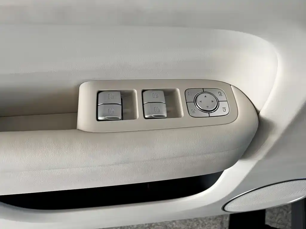 Li Auto Li L6 — миниатюра 10