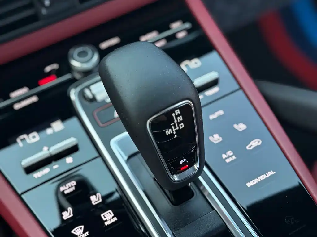 Porsche Cayenne — миниатюра 14