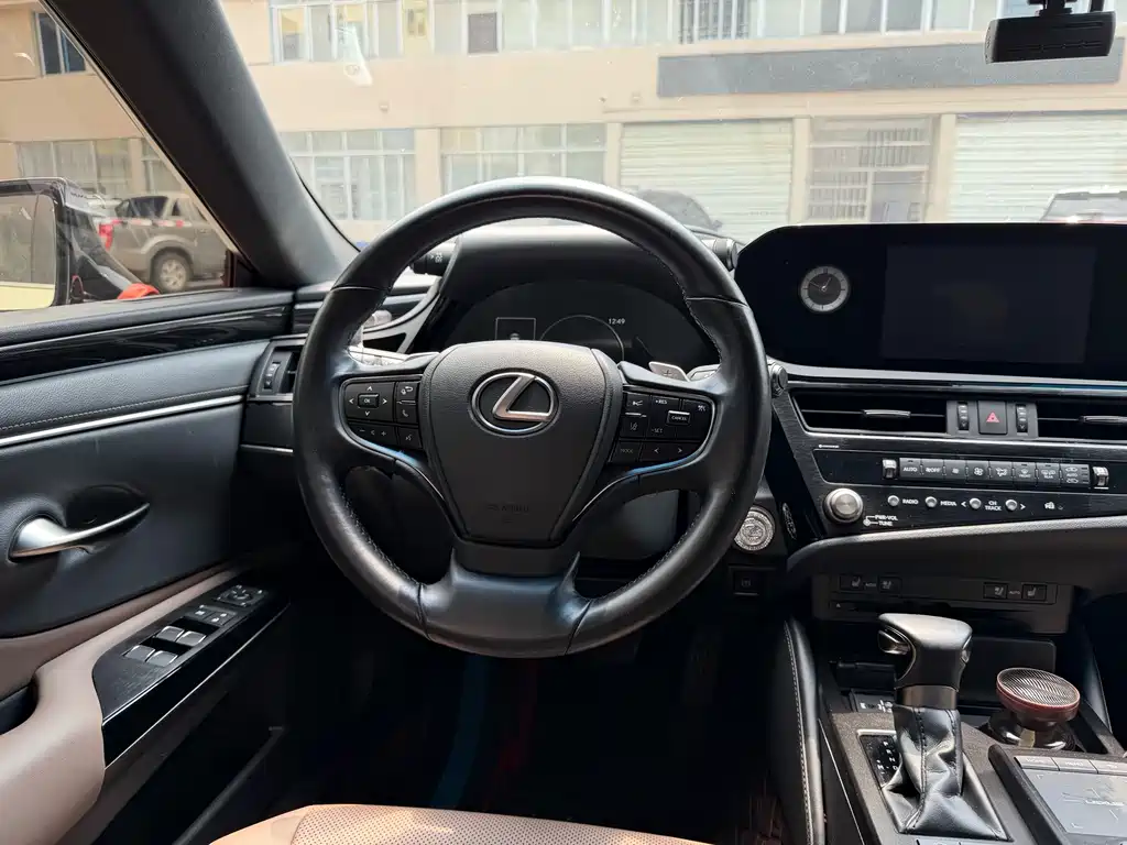 Lexus ES — миниатюра 8