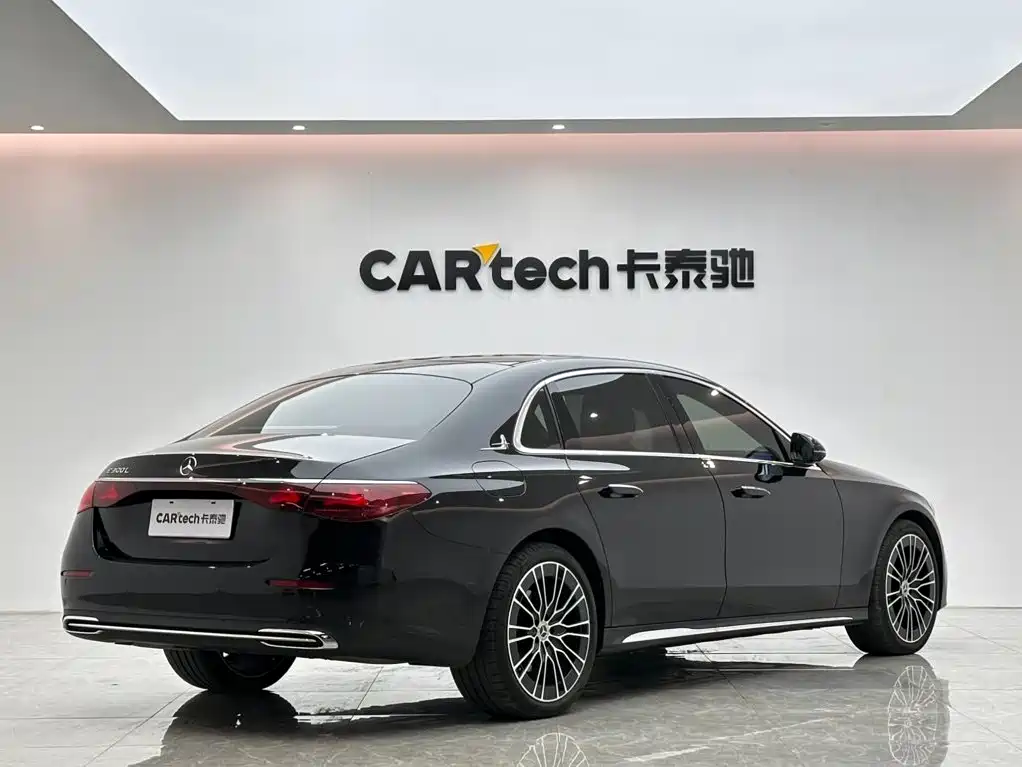 Mercedes-Benz E-Class — миниатюра 5