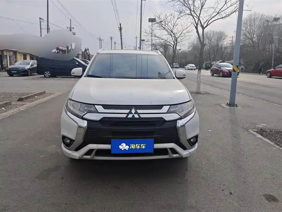 MITSUBISHI OUTLANDER