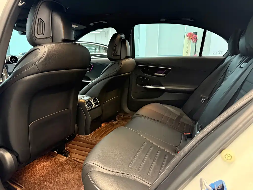 Mercedes-Benz C-Class — миниатюра 13
